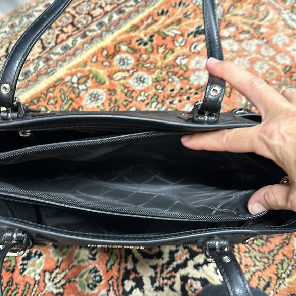 Like New Michael Kors Leather Voyager Purse - Picture 7 of 7